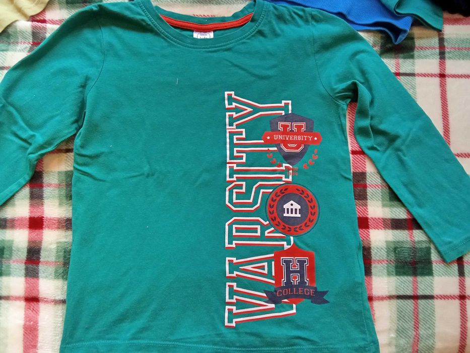 Осем блузи за момче 6-7 г. за 8 евро.