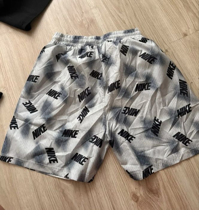 Бански Nike, Prada