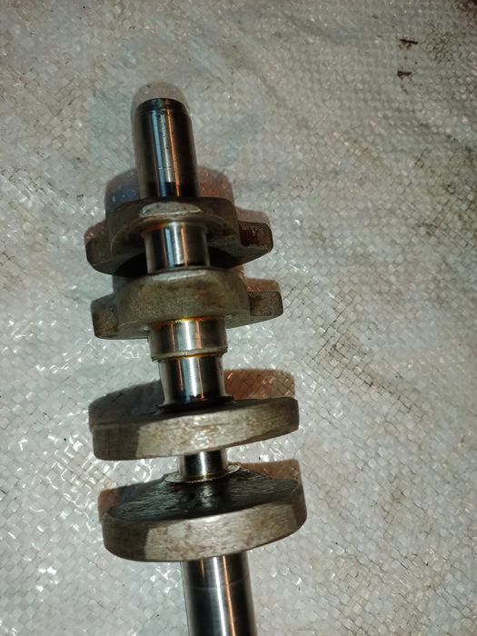 Коленвал на лодочный мотор ветерок 8