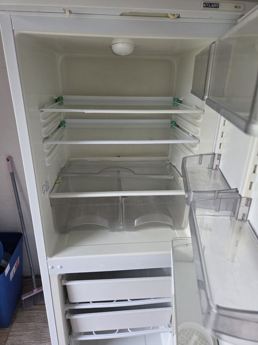 Продам холодильник Атлант