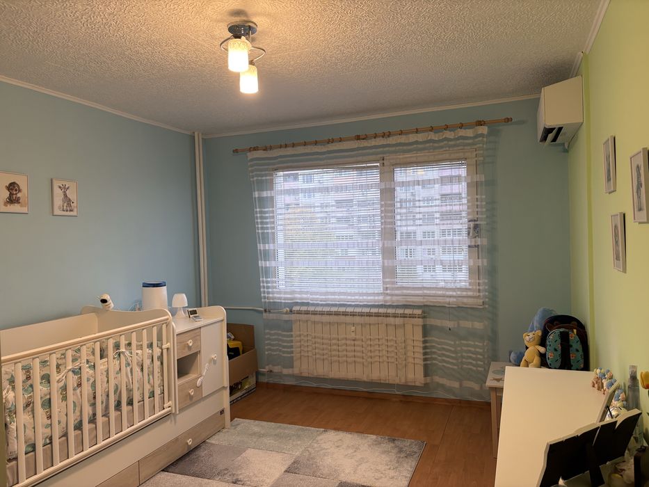 Продавам 3-стаен апартамент