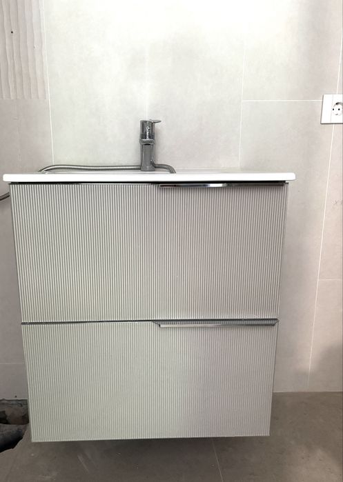 Set lavoar si mobilier MDF riflat bej casmir nou