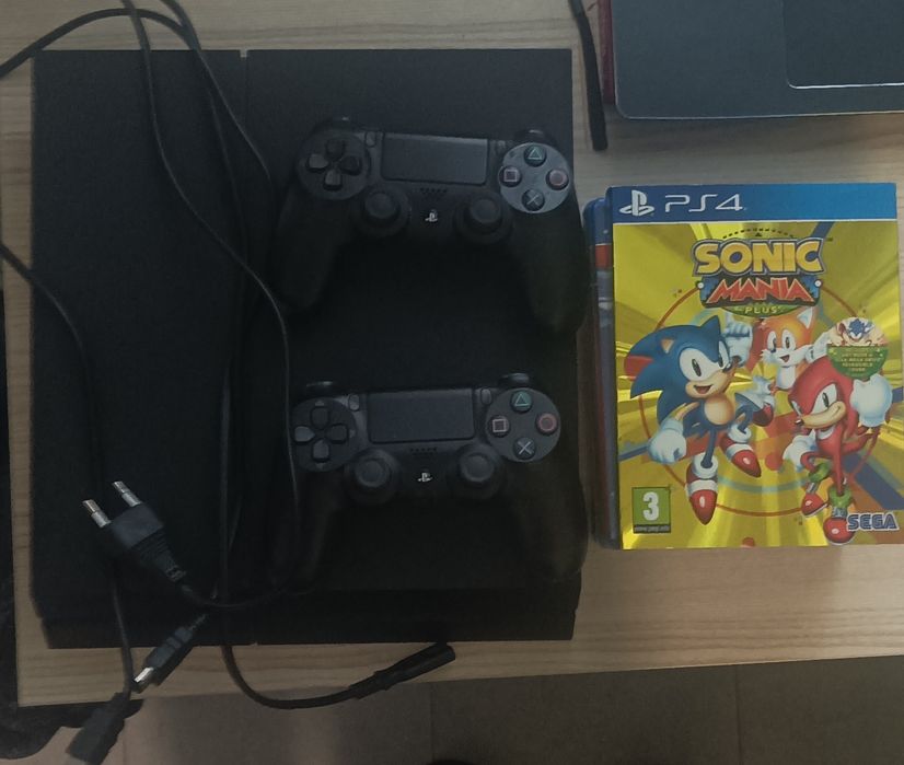 PlayStation 4 с 2 контролера, 9 игри и с 1TB