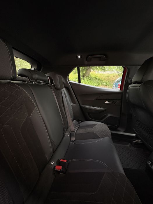 Peugeot 2008 GT  2022 1.2 PureTech Benzina 36535 Km  Inundat