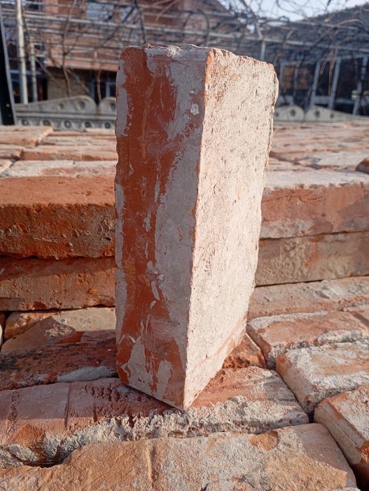 Vând cărămidă presată rustică