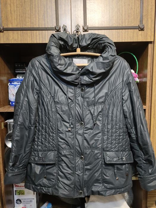 Продам женскую куртку