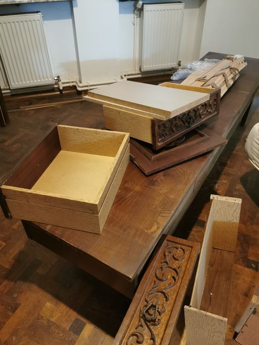 Corp mobilier bine întreținut complet