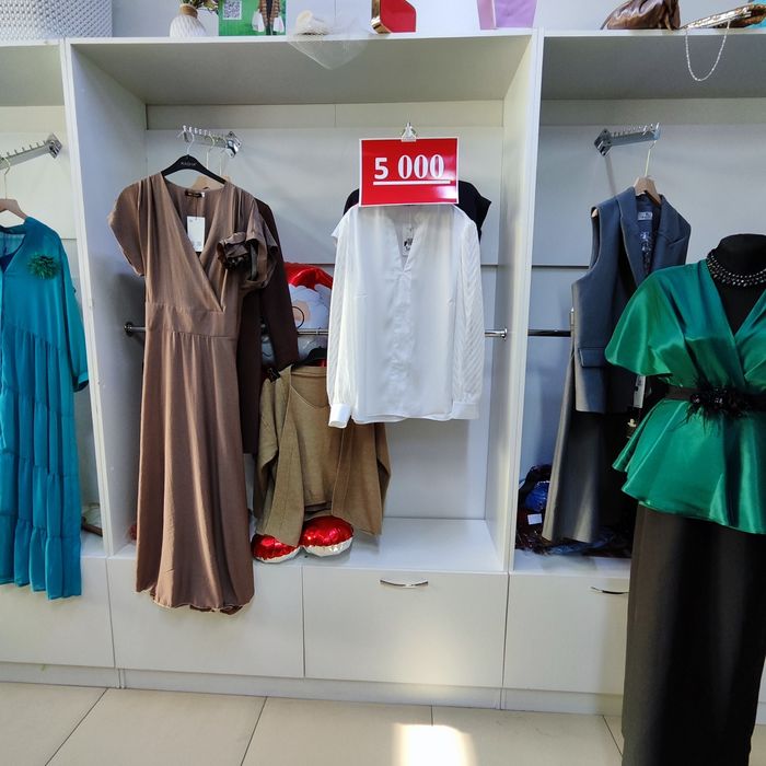 Стол и шкаф продам