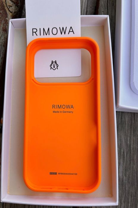 Продавам кейс Rimowa за IPhone 17 Pro