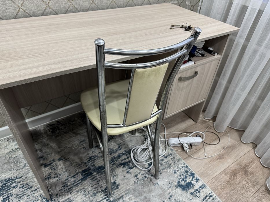 Продается компьютерный стол