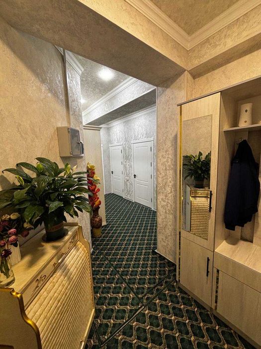 Metro yonidan 2 xonalik xonadon sotiladi 63 m2