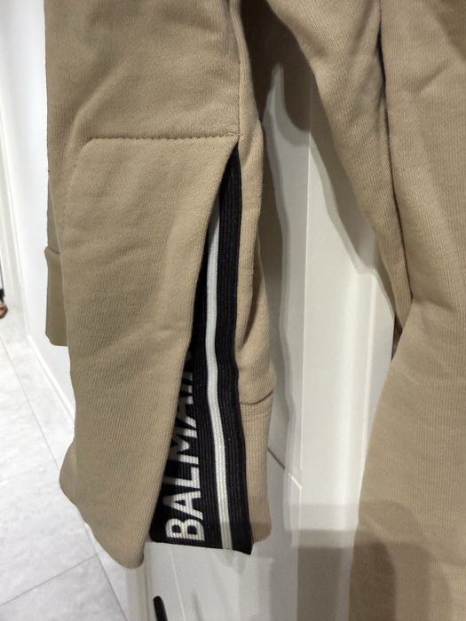 Продавам сет BALMAIN