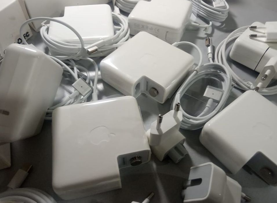 на MacBook 60W - зарядка, блок питания