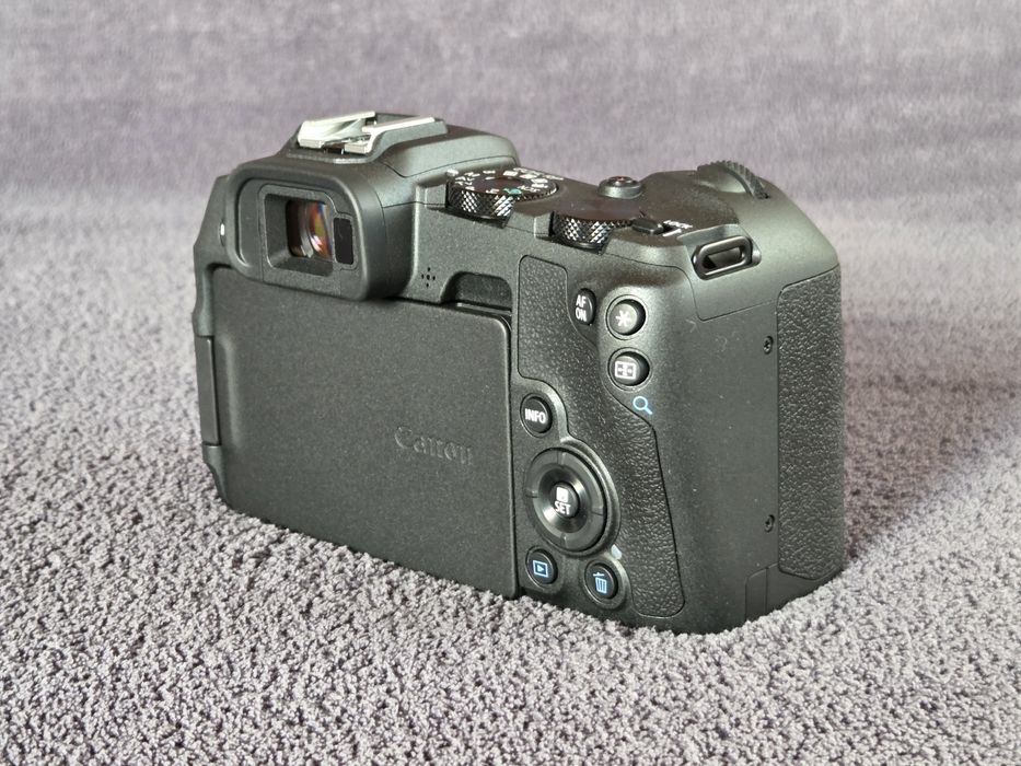 Vând Canon EOS RP – Full Frame, 26.2 MP – NOU, sigilat, cu garanție 24 luni