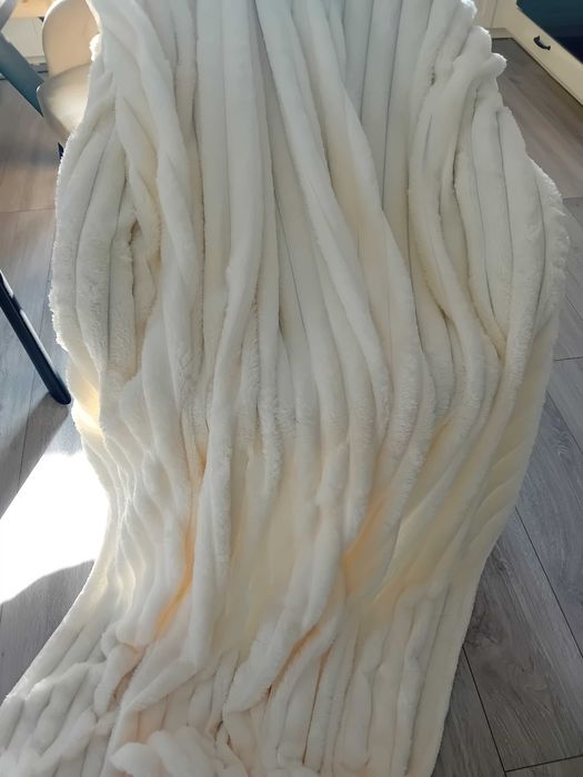 230x200 Luxurious Sherpe Throw Ivoire