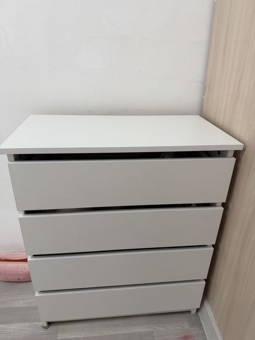 Продам комод! Все целое!