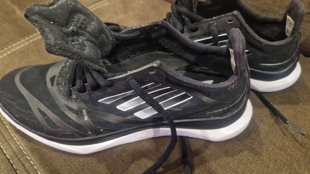 Adidasi dama de vanzare