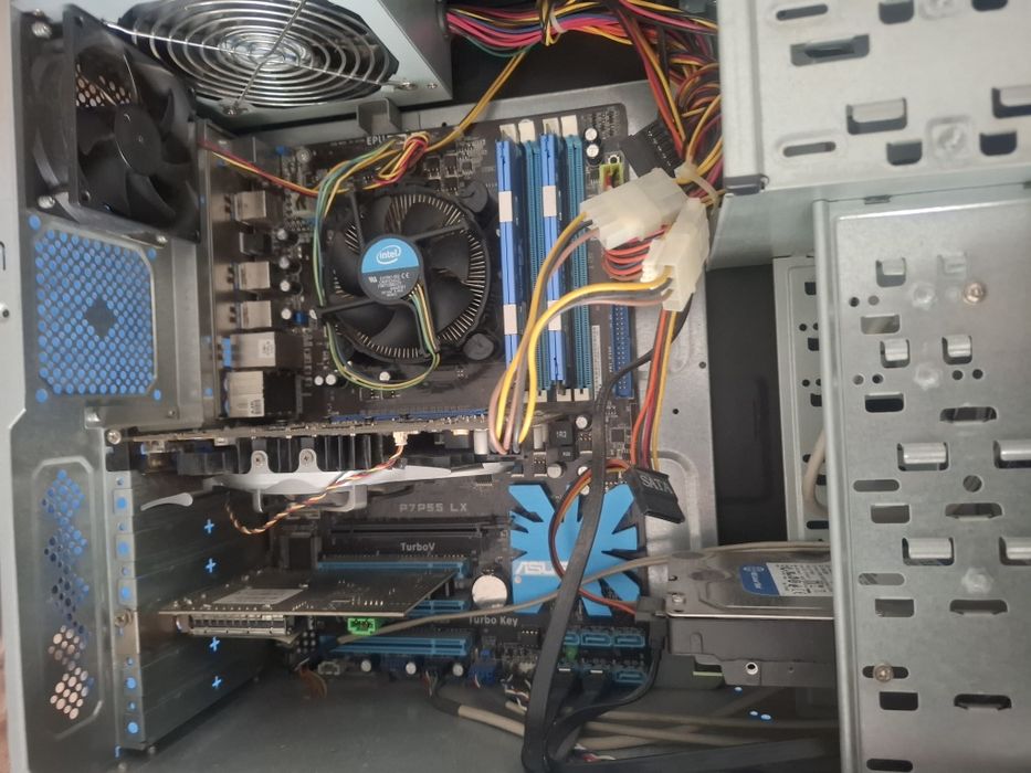 Vând sistem pc asus