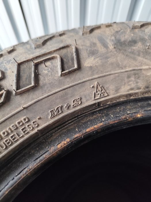 Vând 4 anvelope 265/65/r17