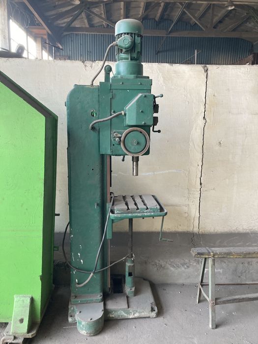 Продается токарный, пресс ножницы, сверлильный станок, ресивер итд.