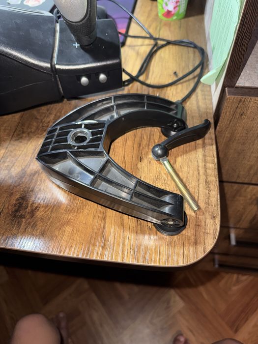 Игровой руль THRUSTMASTER.