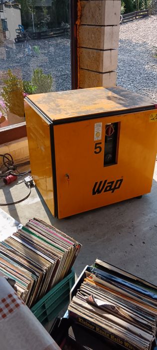 Invertor de curent pentru panouri fotovoltaice