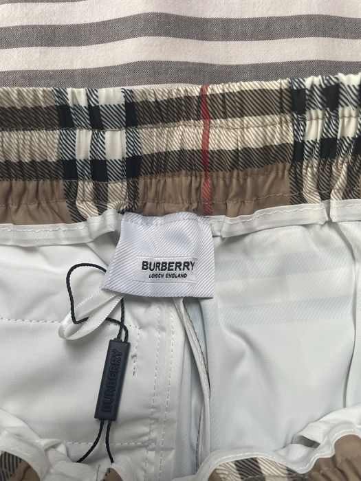 Pantaloni scurti burberry marimea M