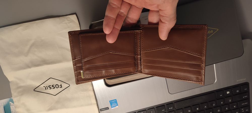 Portofel Fossil maro din piele