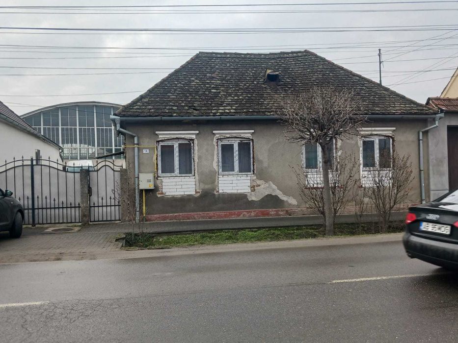 Vând casă cotă-parte 55% și teren în Sebeș pe strada Dorobanți nr 144