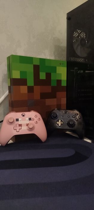 Xbox one s 1TB  limited edition Minecraft