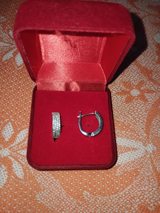 Продам серги дешево