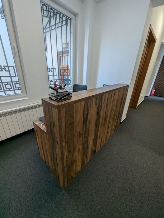 Масивна офис Рецепция