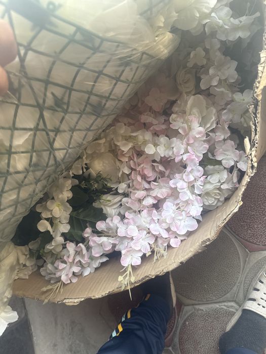 Продается искусственный цветы для оформлений