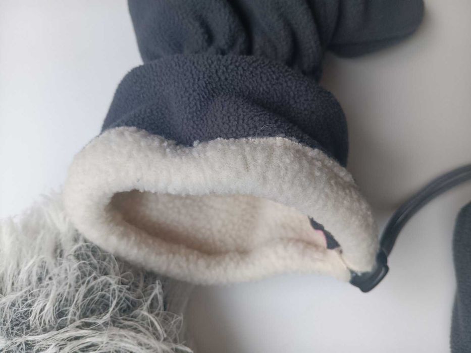 Ръкавици лапа и шапки