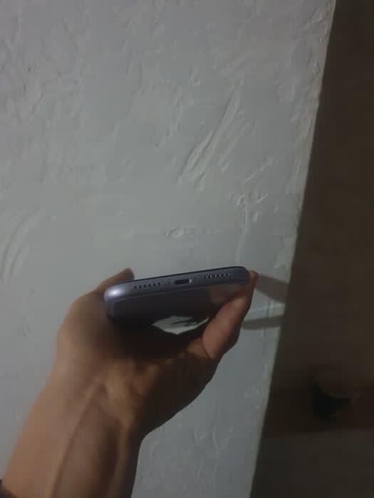 iPhone 11 sotiladi xotira 64 batery 88