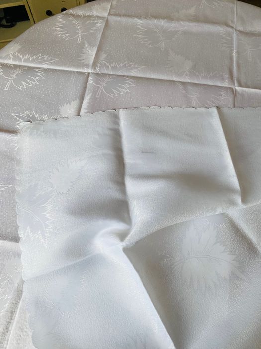 Продавам покривка за маса