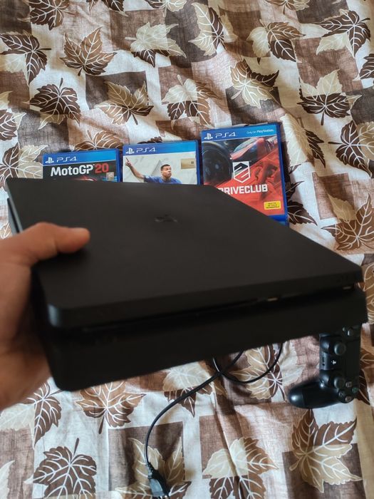 Playstation 4 slim