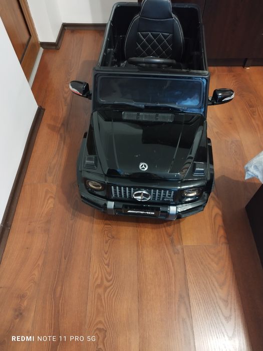 Акумулаторен джип Мерцедес AMG 63