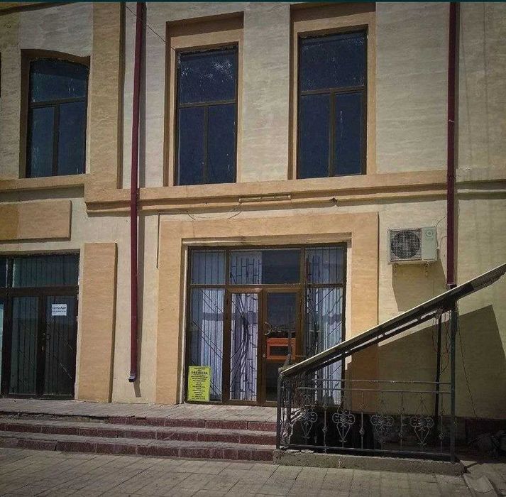 Магазин куриш учун йул енида 200 метр квадрат бино иншоот