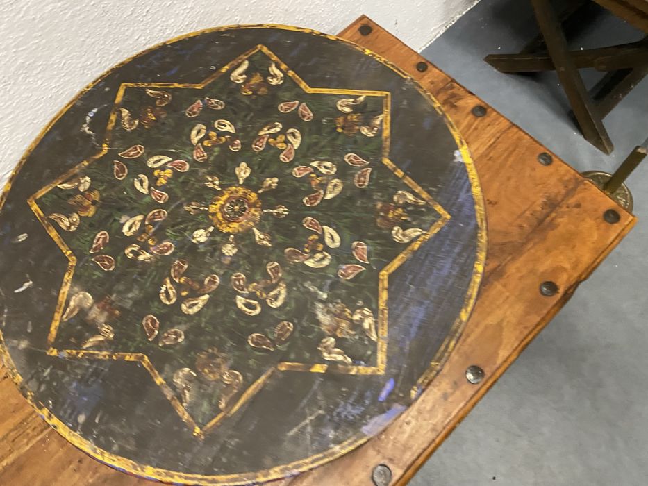 Ръчно рисувана  индийска масичка (chowki / bajot) синия