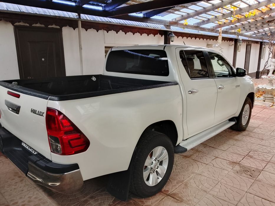 TOYOTA Hilux пикап