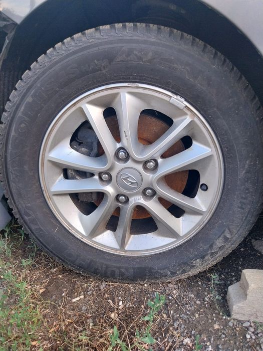 Jante hyundai cu cauciucuri 195 65 R15 all season DOT 2025