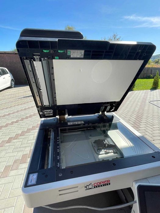 Vând multifunctional bizohub c253