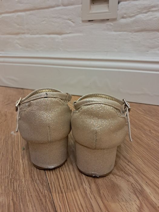 Продам туфли детские для девочки 5-7 лет