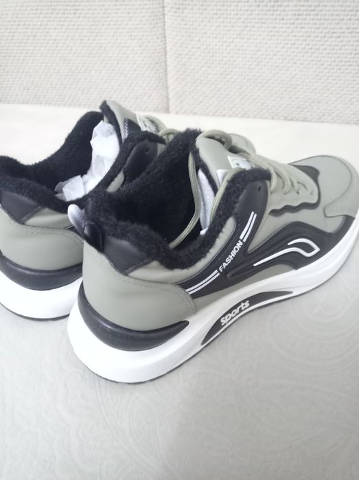 Кроссовки с начесом 41 размер