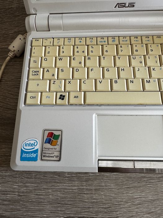 ASUS Eee PC 900 мини лаптоп с оригинално зарядно