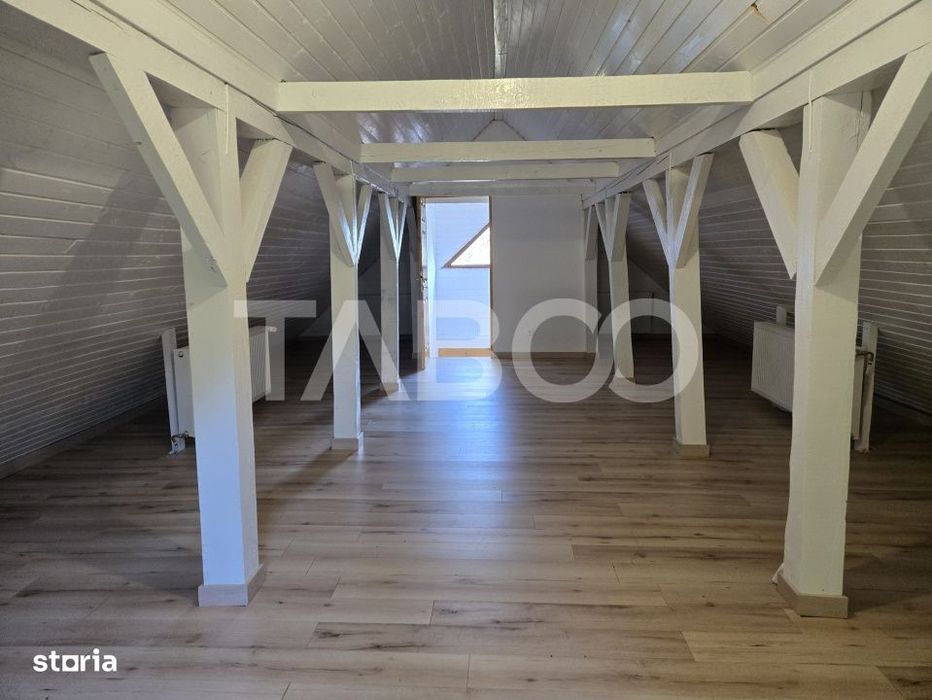 Casa de vacanta noua de vanzare 278 mp curte 855mp Valea Avrigului