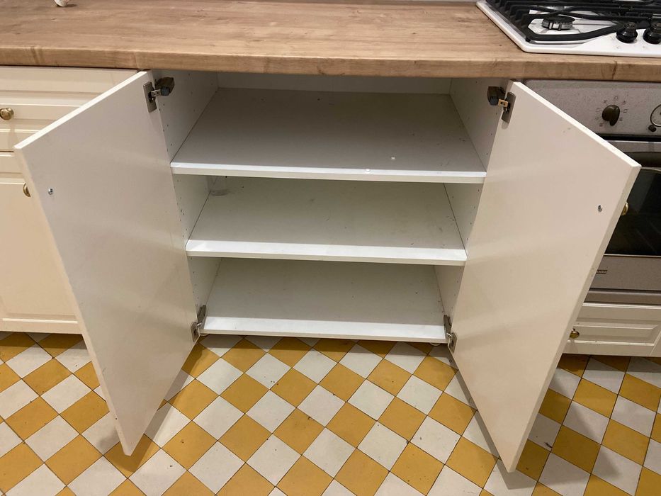 Mobilă de bucătărie IKEA (Bodbyn) – echipată cu electrocasnice retro