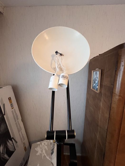 Стояща тръбна лампа