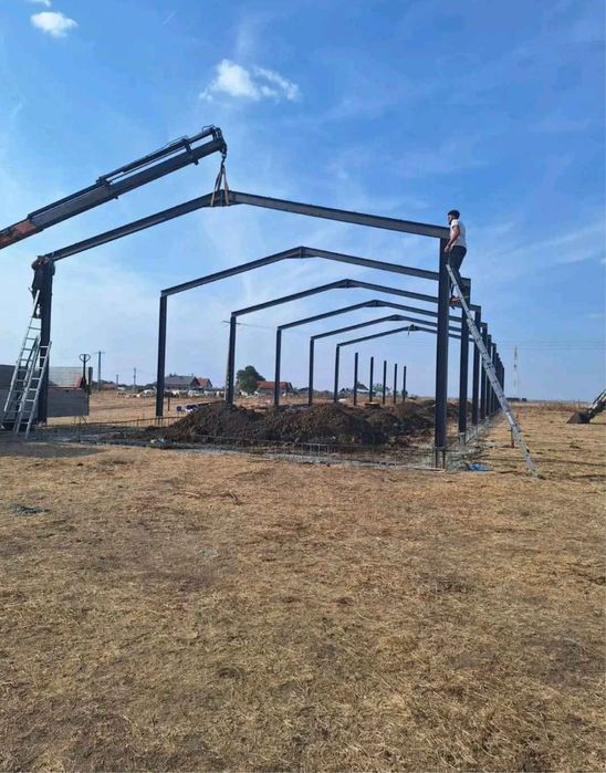 Vând structură metalică 10x20x4 ( 200 mp ) pret 2800 euro